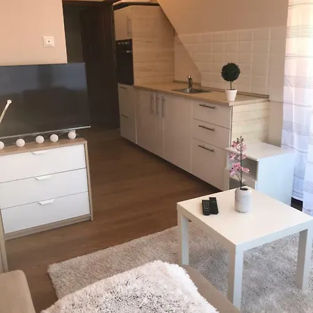 White Harmony Medences Apartman 아파트