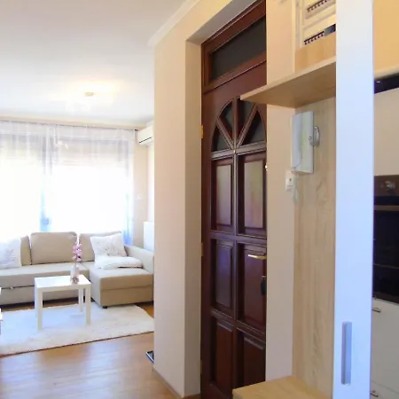 White Harmony Medences Apartman 아파트